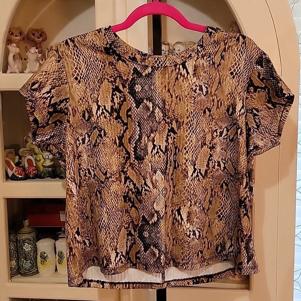 Torrid Snakeskin Print Ribbed Crop Tee Shirt Women's Size Medium/Large
